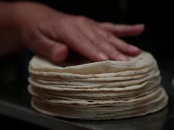 Es importante separar las tortillas una por una antes de guardarlas. EL INFORMADOR/ARCHIVO