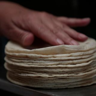 ¿Cómo hacer que las tortillas se conserven más tiempo en el refri?