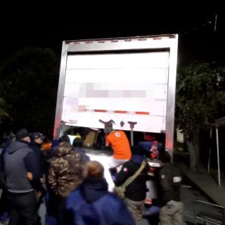 Coahuila: Interceptan a 65 migrantes hacinados en un tráiler