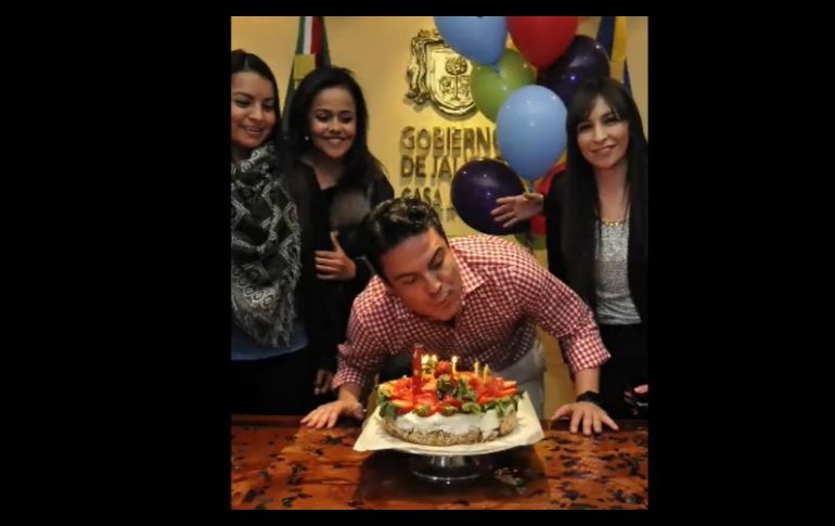 Aristóteles Sandoval, ex gobernador de Jalisco, festejando uno de sus cumpleaños. ESPECIAL