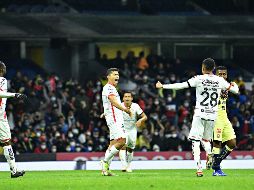 Diego Barbosa y Ozziel Herrera anotaron un par de golazos que le dieron el triunfo a los tapatíos (2-0). IMAGO7