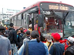 Expertos proponen como una alternativa, implementar la reducción del número máximo de pasajeros por autobús. EL INFORMADOR/ARCHIVO