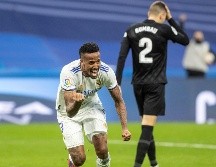 SIGUEN. El Real Madrid mantiene los cuatro puntos de ventaja sobre el Sevilla. EFE/R. Muñoz