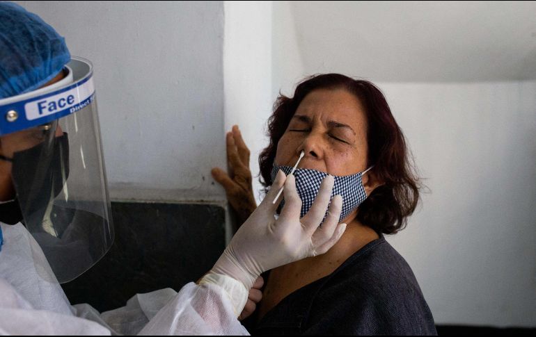 Desde el pasado jueves 20 de enero el reporte de casos confirmados se ha mantenido por arriba de los 3 mil 500 positivos. AFP/C.Hernández