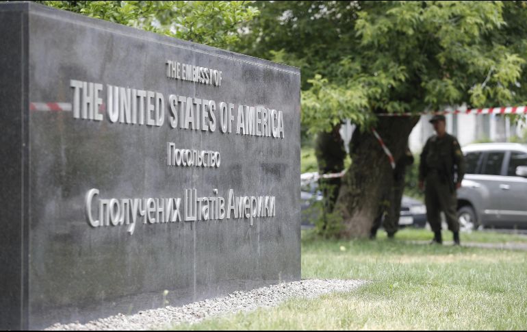 El Departamento de Estado ha ordenado que abandonen Ucrania las familias de los trabajadores de su embajada y ha recomendado la salida del personal no esencial ante la 