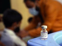 Sigue la vacunación. La ciencia busca mejorar y medir la efectividad de las vacunas. EFE