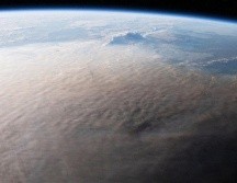 El gobierno de Tonga señaló que más de las cuatro quintas partes de la población se ha visto afectada por el tsunami y la caída de cenizas. NASA