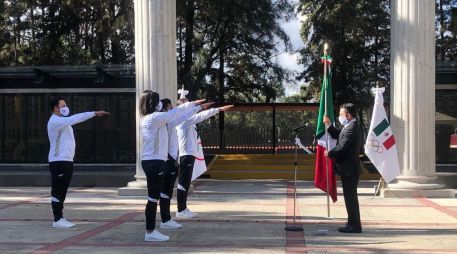 La entrega de la bandera se realizcó con una ceremonia privada en el Comité Olímpico Mexicano, debido a las restricciones por el COVID-19. FACEBOOK / Comité Olímpico Mexicano