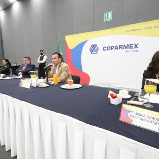 Lemus expone planes y obras para 2022 al sector patronal