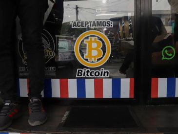 El Salvador fue la primera nación del mundo en adoptar el bitcoin como moneda legal. AP/ARCHIVO