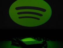 Joe Rogan constantemente se mantiene en el top del contenido exclusivo más escuchado en Spotify con “The Joe Rogan Experience”. ESPECIAL/Photo by Reet Talreja on Unsplash