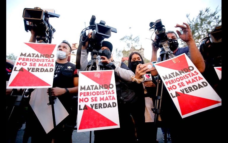 Los participantes se colocaron enfrente de Palacio de Gobierno, de ahí no salió ninguna autoridad para escuchar sus demandas.. AFP/ U. Ruiz