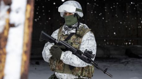 Soldados de Ucrania son el primer frente de defensa armada ante una posible invasión de Rusia. EFE/S. Kozliuk