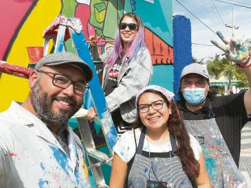 Iniciativa. Proyecta Cultura MX es impulsada por Enrique Chiu (primero de izquierda a derecha), quien ha trabajado murales en todo el país. Cortesía