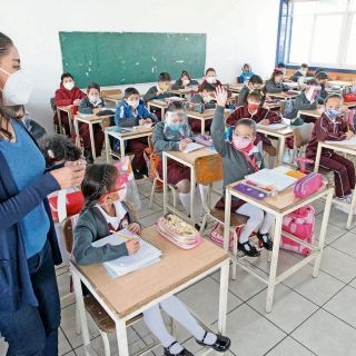 Jalisco libra cierre de escuelas por COVID