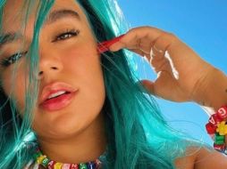 Karol G realiza diversas actividades deportivas, las cuales van desde entrenamientos con bandas de resistencia hasta ejercicios de fuerza para aumentar y tonificar su tren inferior y superior. INSTAGRAM / karolg