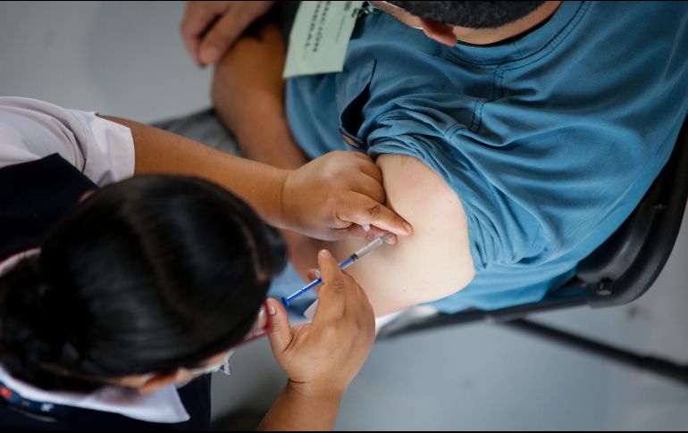 AMLO puso de ejemplo que en la Ciudad de México, de las 325 personas que estaban hospitalizadas por COVID, 254 no estaban vacunadas. XINHUA / ARCHIVO