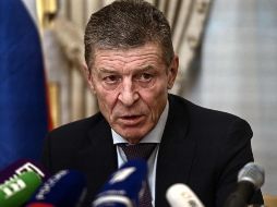 Dmitri Kozak en rueda de prensa tras reunirse durante ocho horas con consejeros diplomáticos de Ucrania, Francia y Alemania. AFP/P. Lopez