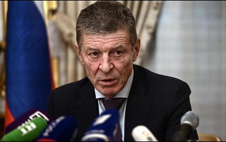 Dmitri Kozak en rueda de prensa tras reunirse durante ocho horas con consejeros diplomáticos de Ucrania, Francia y Alemania. AFP/P. Lopez