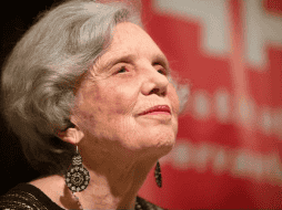 La escritora Elena Poniatowska ha hecho público en Twitter el robo de uno de sus cuadros en 1992. AP / ARCHIVO