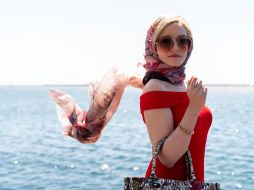 La serie relata la historia de la aspirante a socialité bajo la mirada de la periodista “Vivian Kent”. ESPECIAL/NETFLIX