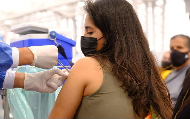 En la metrópoli se ofrece la vacunación en los macromódulos donde el proceso es rápido. ESPECIAL