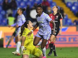 OTRO NIVEL. La nigeriana de 24 años de edad, Uchenna Kanu, autora de dos goles, inició la tremenda goleada. IMAGO7