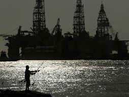 Sanciones a Rusia bajarían la disponibilidad del petróleo en el mercado internacional. AP/E. Gay