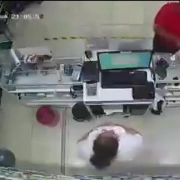 De acuerdo a lo que se muestra en el video, el asalto ocurrió el pasado 24 de enero a las 21:05 horas. ESPECIAL