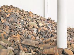 Pieza de la exposición “Habitar el colapso”, titulada: “Marcha de tierra”. ESPECIAL