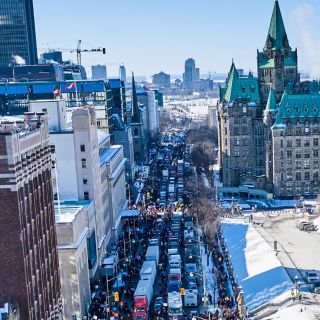 Camioneros canadienses protestan contra medidas anticovid