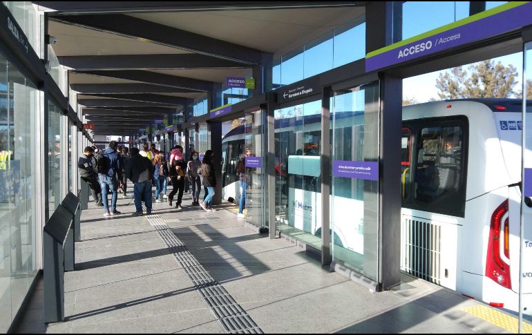 Hoy arrancó funciones el Peribús con 42 estaciones en sus 41.5 kilómetros de recorrido. EL INFORMADOR