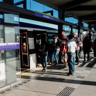 El Peribús transporta a 180 mil usuarios en primer día