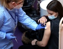 El refuerzo de la vacuna contra el COVID es normalmente la tercera dosis. EFE