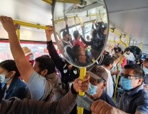 Usuarios denunciaron que incluso tuvieron que dejar ir varias unidades porque ya estaban llenas y no se podía ingresar más. EL INFORMADOR / A. CAMACHO