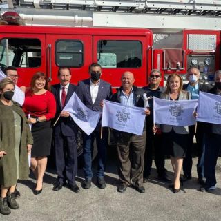 Tlajomulco: Asociación migrante dona camión de bomberos al municipio