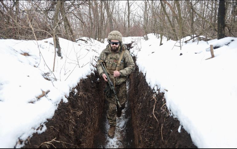 Las fuerzas armadas de Ucrania realizan patrullaje especial en la frontera con Rusia. EFE/S. Kozliuk