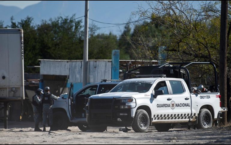 El terreno donde trabajan los peritos forenses se localiza en la colonia Unión de Colonos Benito Juárez, en el municipio de Escobedo. EFE / ARCHIVO