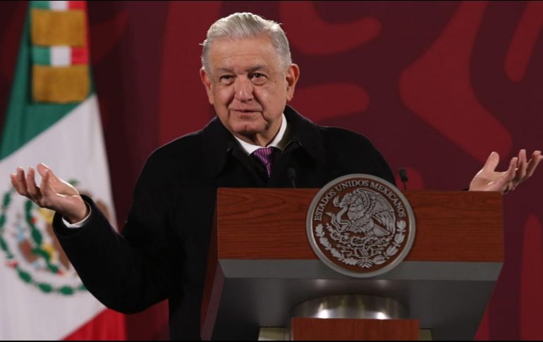 El Presidente López Obrador dice que un alto directivo de Televisa refirió que Carlos Loret de Mola les servía como 