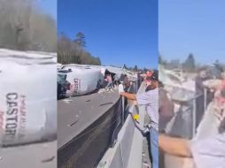 En un video difundido en redes sociales se ve que, lejos de ayudar al chofer que se encontraba mal herido, personas se acercan al transporte y toman lo productos. TWITTER / @ElPolloMx28