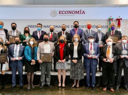 La secretaria de Economía, Tatiana Clouthier, entregó este reconocimiento a la empresa y reiteró el importante papel que funge en las exportaciones y comercializaciones. TWITTER / @tatclouthier