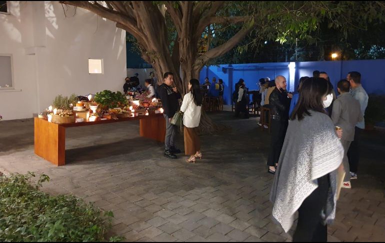 Los asistentes sobrepasaron el centenar con facilidad en la inauguración del evento. EL INFORMADOR/R. Solís