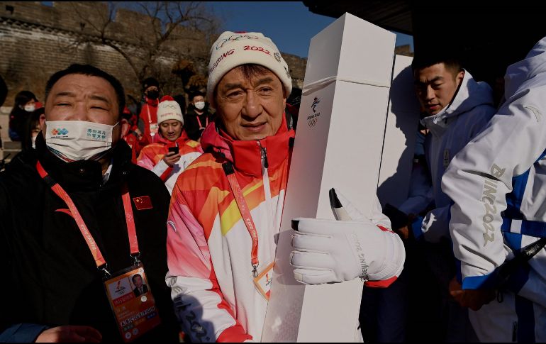 Jackie Chan había llevado la antorcha como relevo en los Juegos de verano de Pekín en 2008, por lo que tuvo el privilegio de llevarla por segunda ocasión. AFP