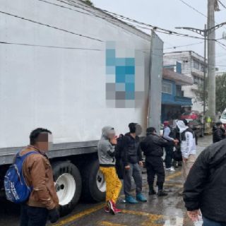 Veracruz: INM interceptan a más de 300 migrantes hacinados en un tráiler