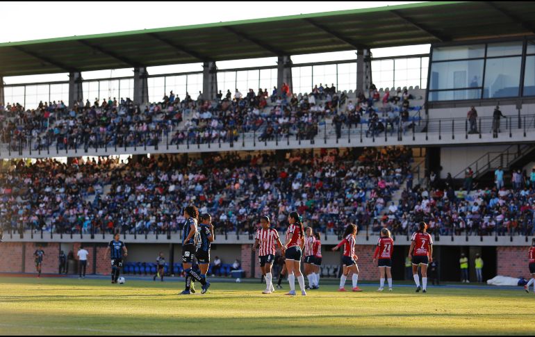 En el encuentro, que se disputó en el Estadio Olímpico Alameda, un aficionado que se encontraba en la tribuna del inmueble sufrió un infarto. IMAGO7