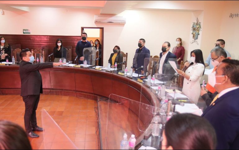 En total se recibieron nueve propuestas de candidatas y candidatos, dejando en la terna a tres: Paola Sarahí Gaspar Miranda, Luis Enrique Chanón Rosas y Otoniel Vara de Valdez González (i). ESPECIAL / Ayuntamiento de Tlaquepaque