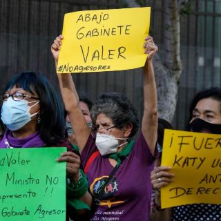 Crisis en Perú: Renuncia el primer ministro Héctor Valer