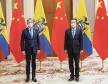 El presidente ecuatoriano, Guillermo Lasso, y el primer ministro chino, Li Keqiang. XINHUA/L. Tao