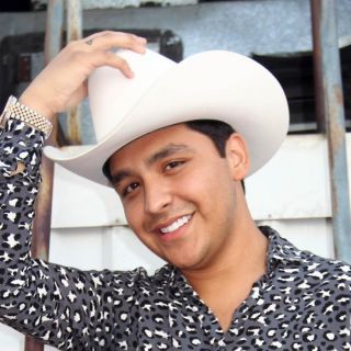 Christian Nodal sorprende a sus fans con nuevos tatuajes en su cara