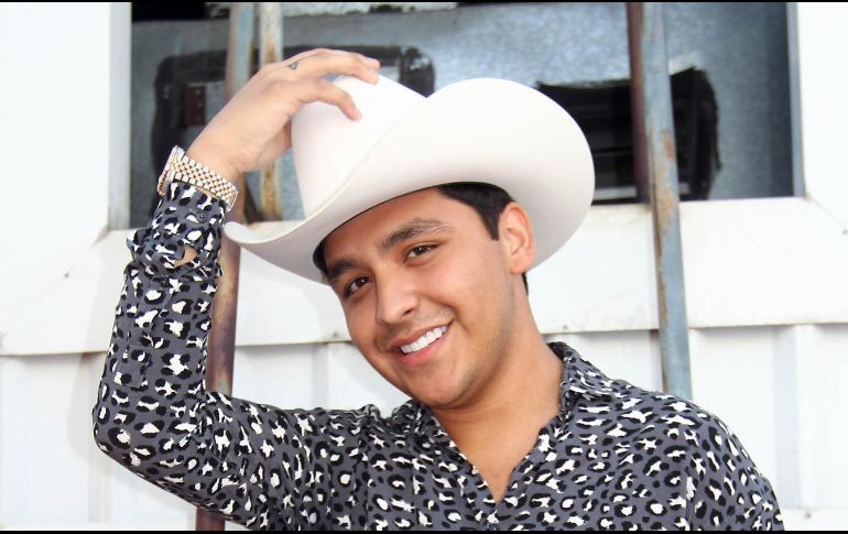 Christian Nodal recibió comentarios de sus fans por los nuevos tatuajes que lució. ESPECIAL